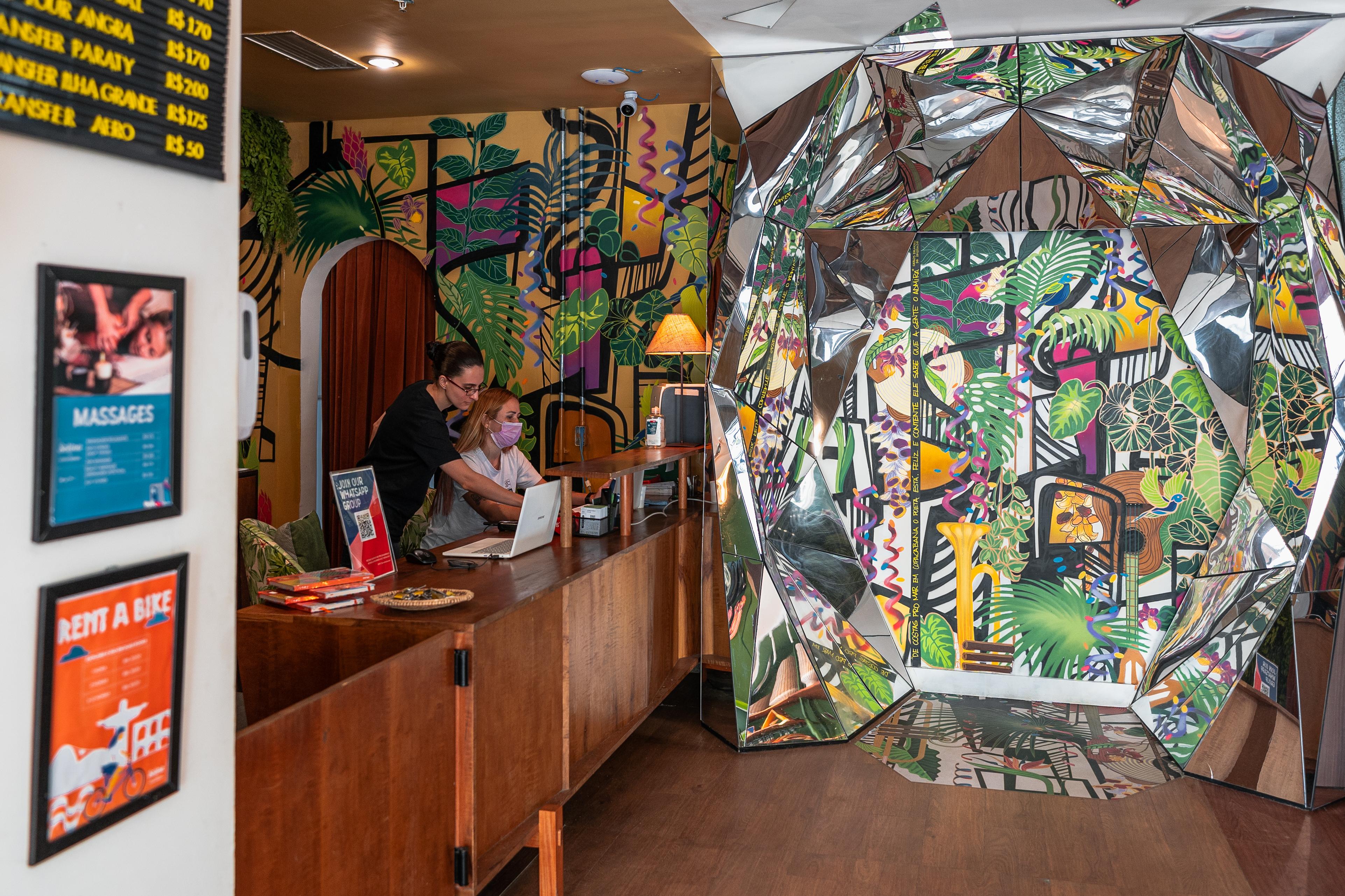 Hotel Selina Copacabana 3*